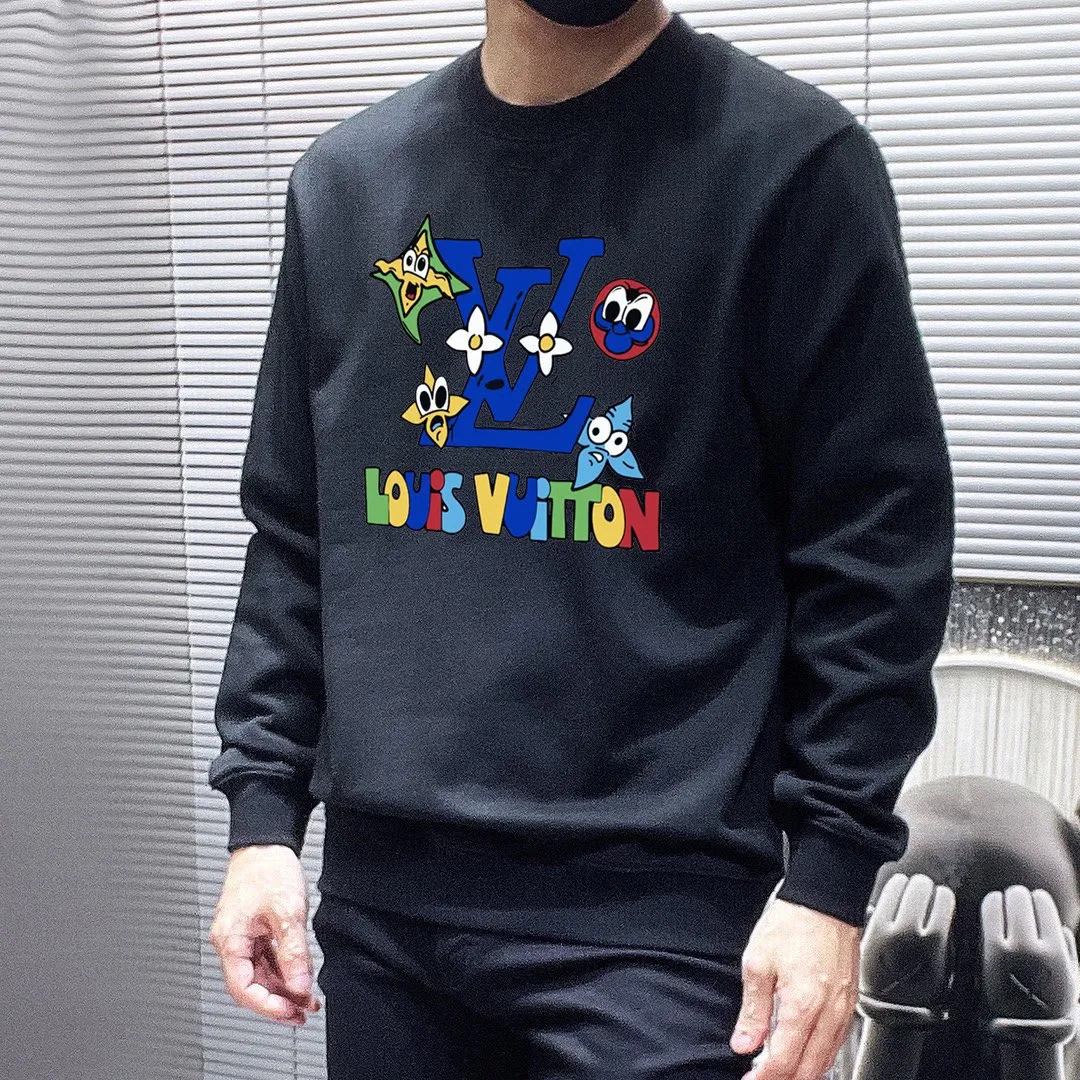 🅿️220 brand [LV Louis Vuitton] (good news for fat people) 2025ss autumn latest long-sleeved round-neck sweatshirt, on sale simultaneously on the official website. Refreshing and breathable. Made of top Tencel Roman. Comfortable and soft. 3D three-dimensional clarity. Super fashion sense. Great for gifting and keeping for yourself. Size: M-5XL (can wear up to 220 pounds)